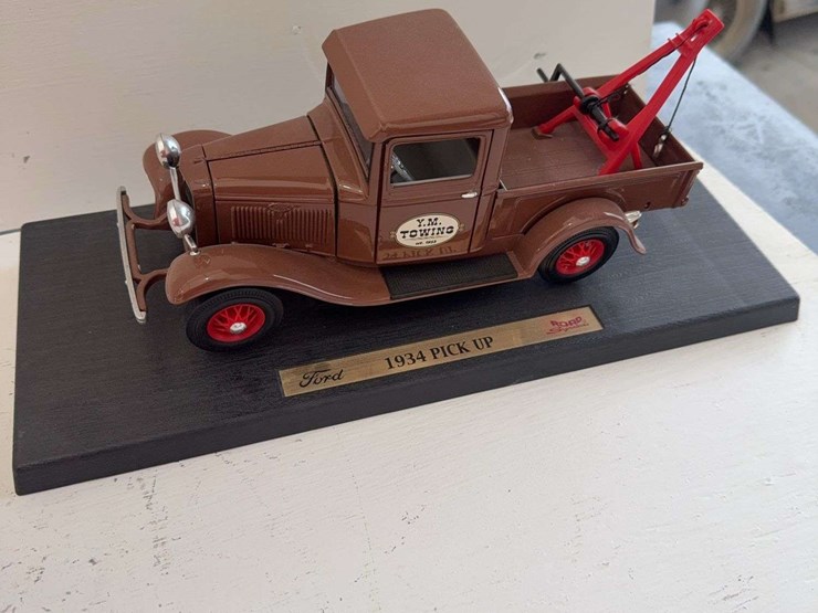 wooden-helena-truck,-2-tow-trucks-die-cast-metal,-delivery-truck,-die-cast-metal-image-5