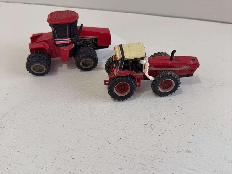 2-case-ih-1/64-scale-toy-tractors-image-2