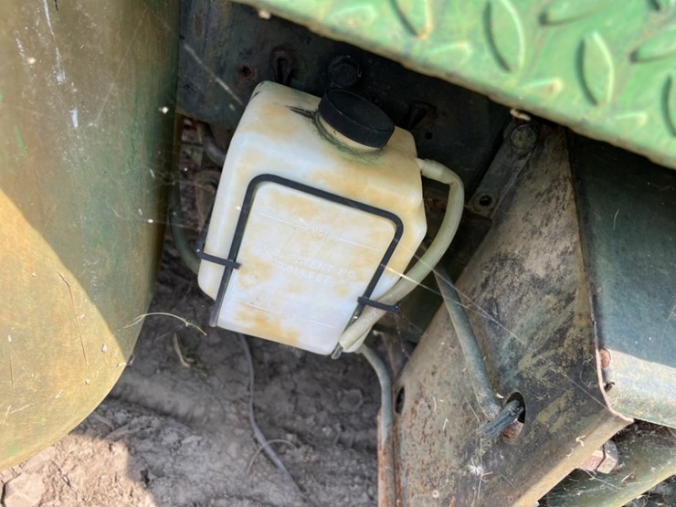 2020-john-deere-gator-image-21