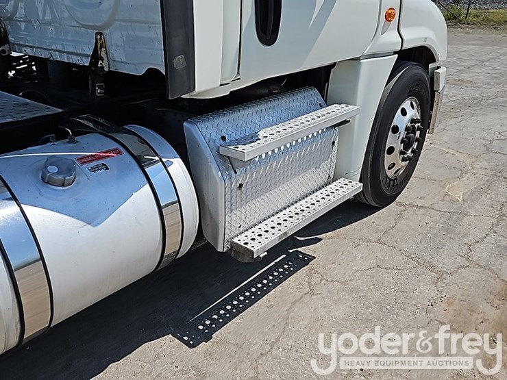 2019-freightliner-cascadia-125-image-8