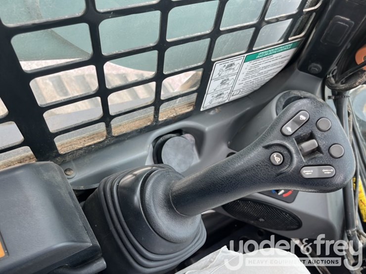 2022-bobcat-t870-image-31