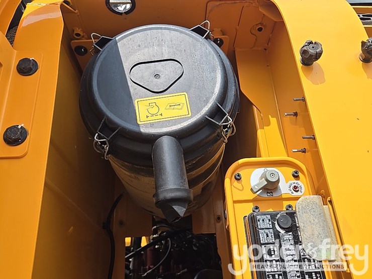 2018-hyundai-hx260l-image-35