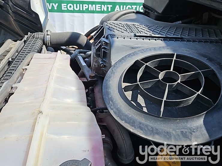 2017-freightliner-cascadia-113-image-29