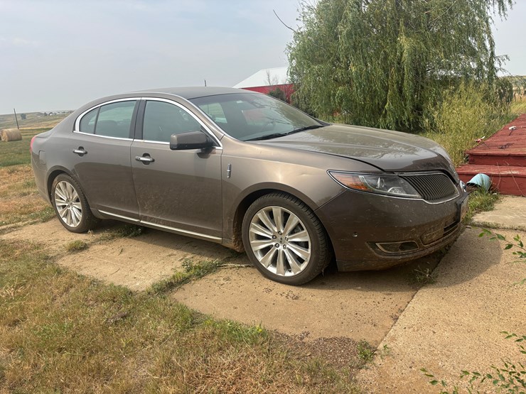 2015-lincoln-mks-sedan-image-3