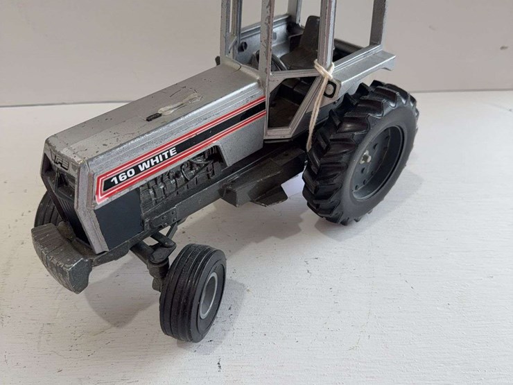 scale-models-white-160-toy-tractor,-die-cast-metal,-1/16-scale,-no-muffler-image-2