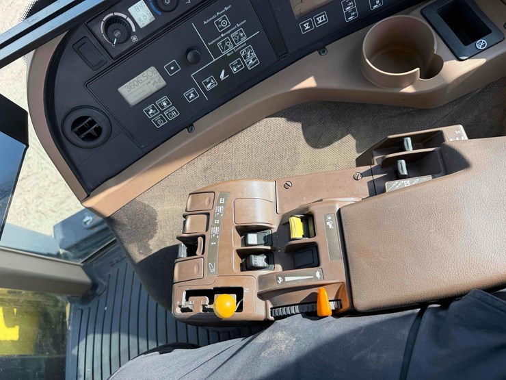 john-deere-8330-image-21