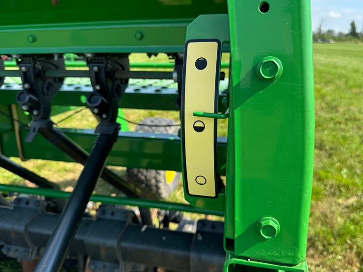 john-deere-1590-image-26