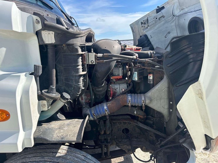 2014-freightliner-cascadia-113-image-9
