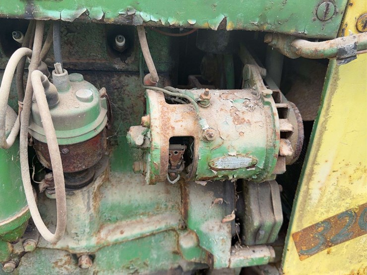 john-deere-320-image-15