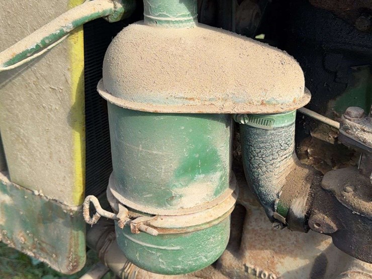 john-deere-330-image-48