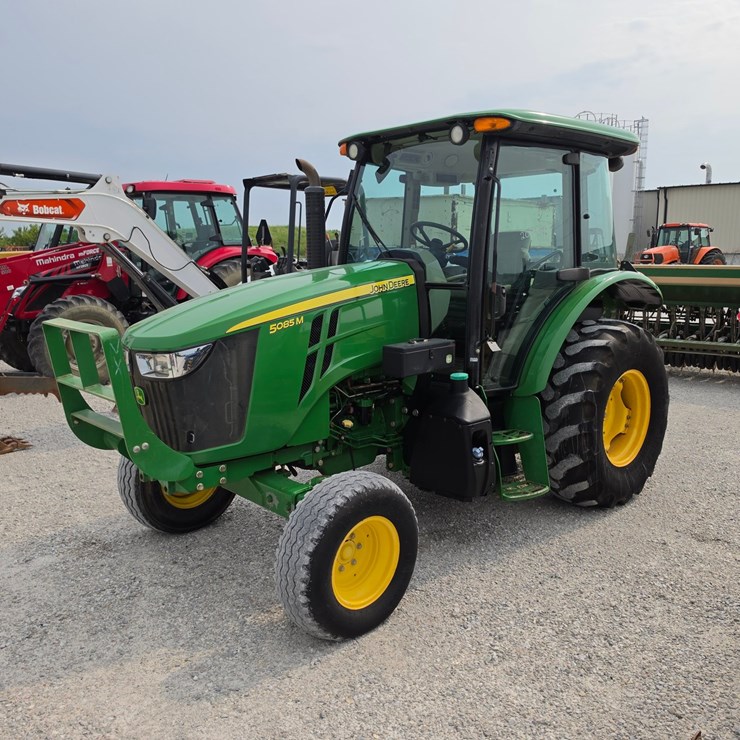 2016 JOHN DEERE 5085M