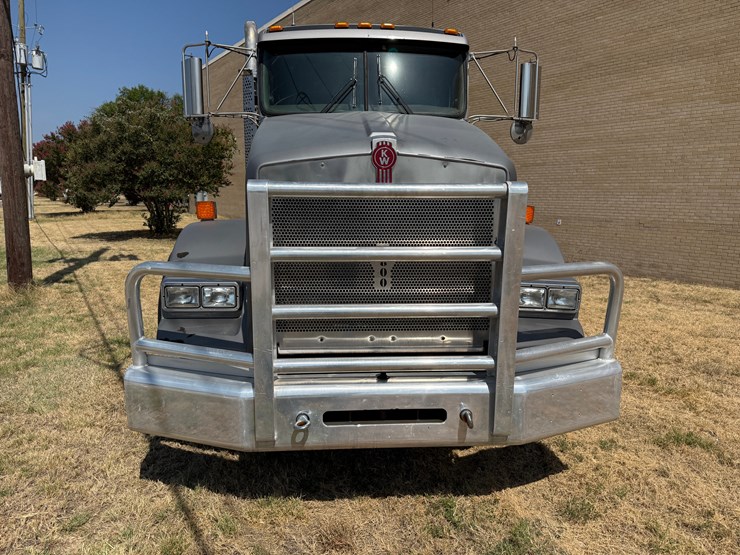 2013-kenworth-t800-image-3