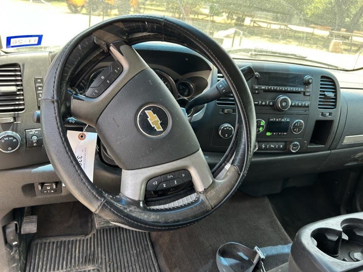 2011-chevrolet-silverado-2500-image-9