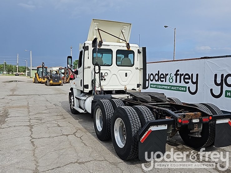 2019-freightliner-cascadia-125-image-3