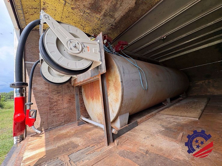 jobsite-fuel-tank-&-dual-t/a-storage-gooseneck-trailer-image-19