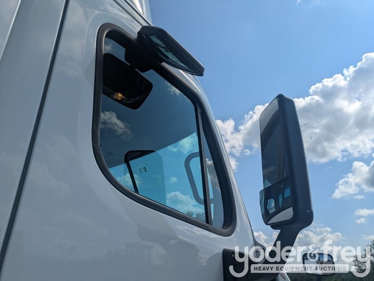 2018-freightliner-cascadia-113-image-36