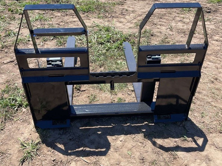 agrotk-skid-steer-pallet-forks.-image-2