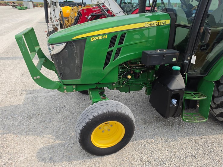 2016-john-deere-5085m-image-3