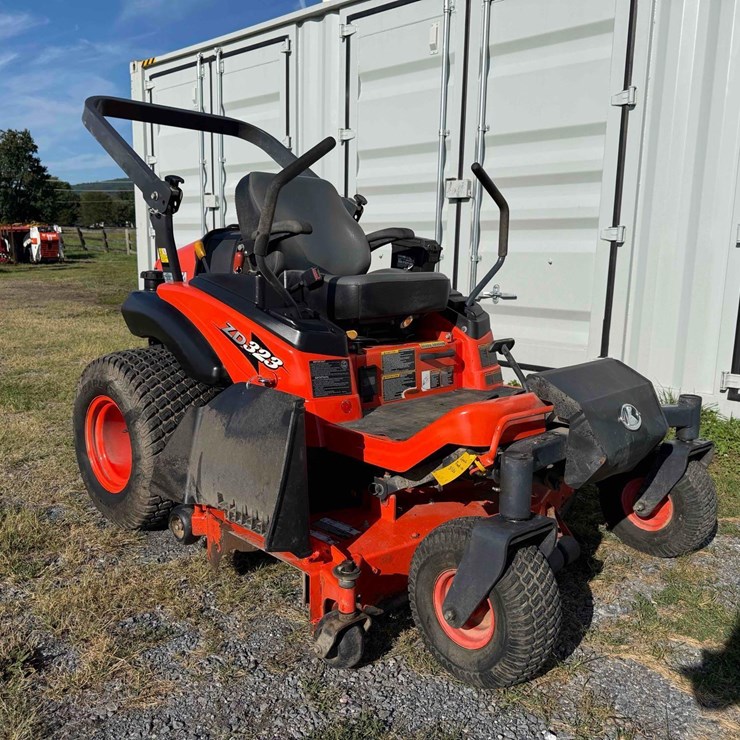 KUBOTA ZD323