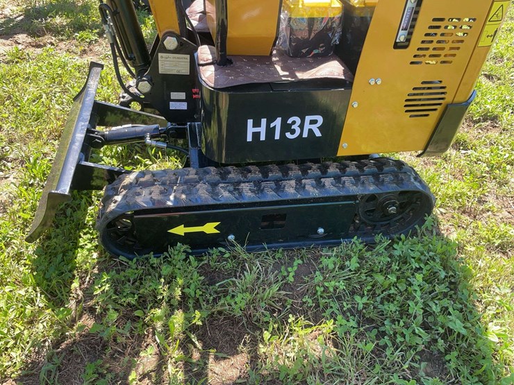 h13r-mini-excavator-image-4