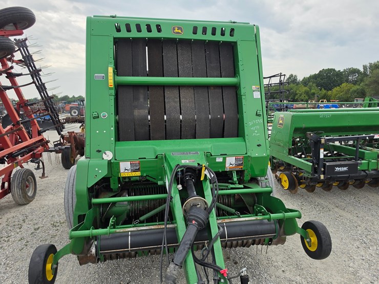 2019-john-deere-560m-image-3