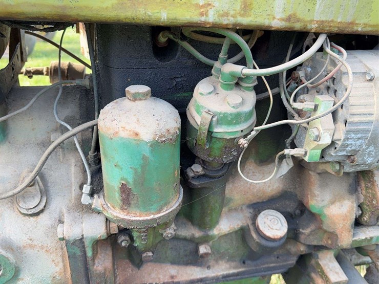 john-deere-330-image-22