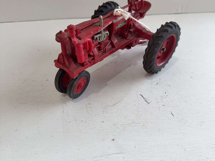 ertl-mccormick-deering-farmall-f-20,-die-cast-metal,-1/16-scale-image-2
