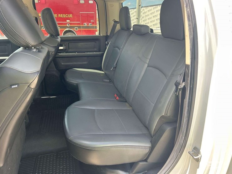 2019-dodge-2500-image-21