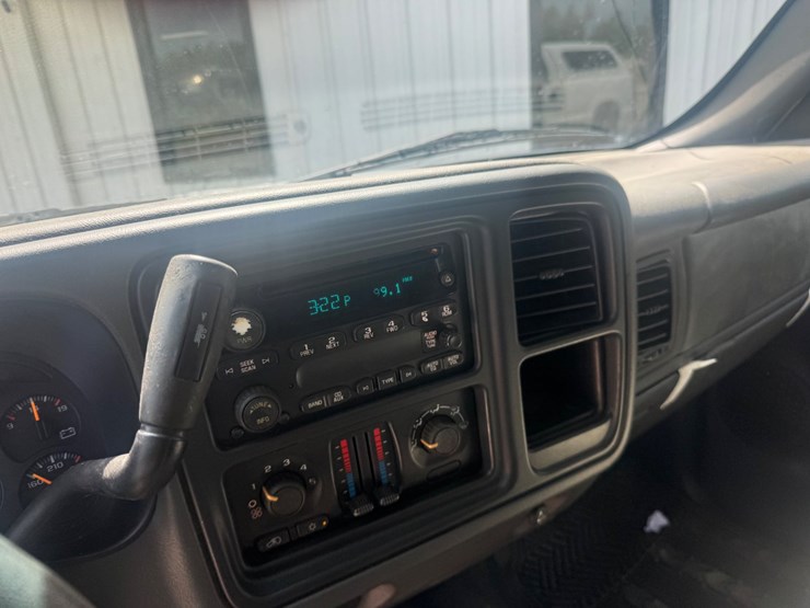 2005-gmc-1500-image-13
