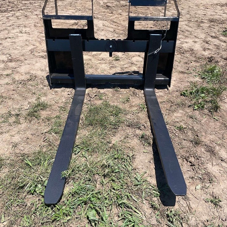 AGROTK Skid Steer Pallet Forks.