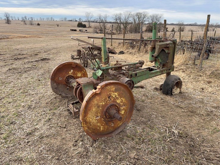 john-deere-b-image-5