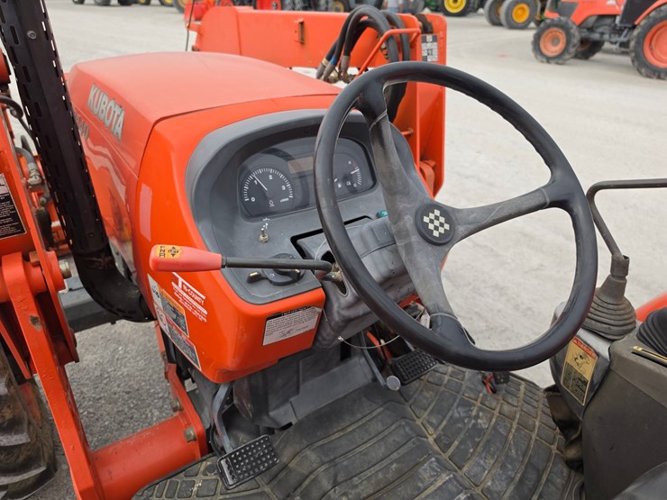 2006-kubota-m8540d-image-12