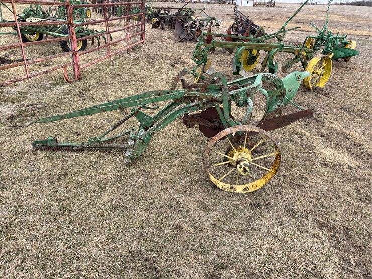 john-deere-pull-type-one-bottom-plow-image-2