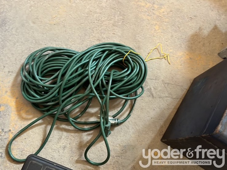 10'-extension-cord-image-2