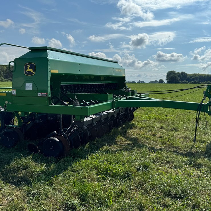 JOHN DEERE 1590
