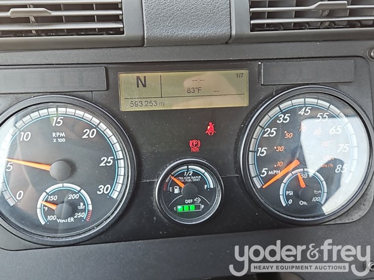 2019-freightliner-cascadia-125-image-40