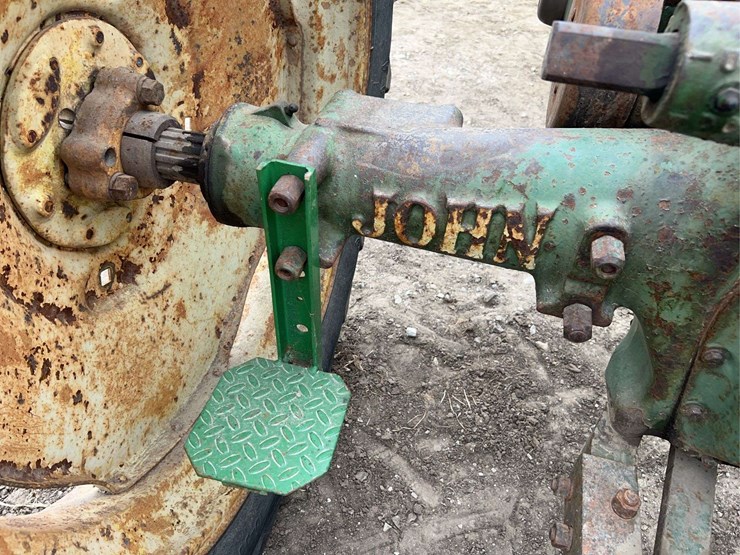 john-deere-model-b-image-40