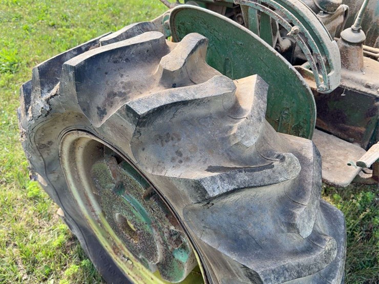 john-deere-330-image-33