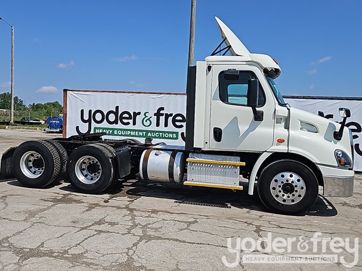 2017-freightliner-cascadia-113-image-5