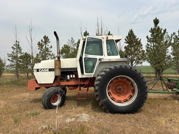 case-2390-tractor-image-7