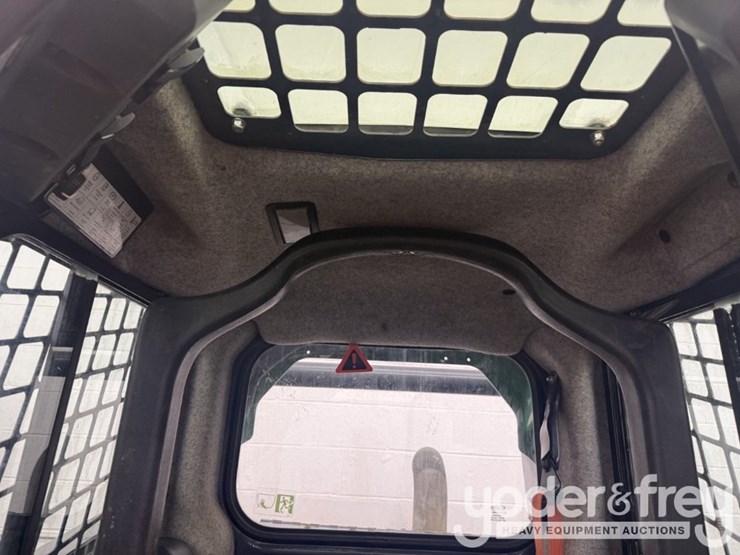 2018-deere-331g-image-21
