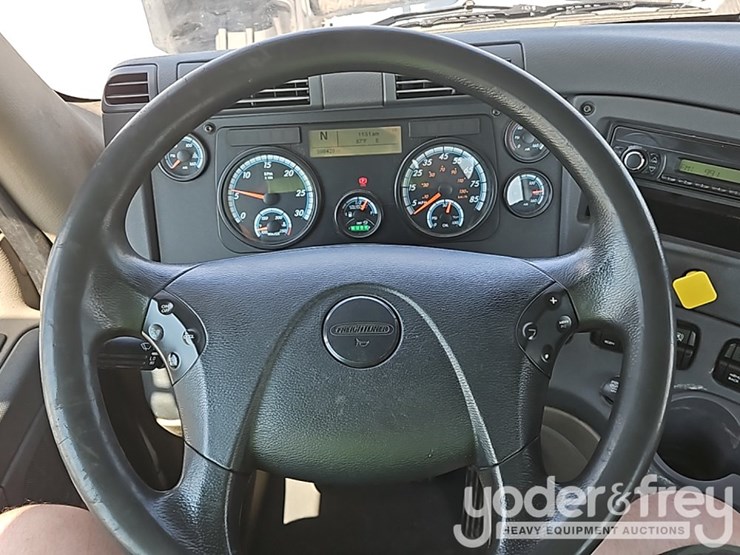 2017-freightliner-cascadia-113-image-40