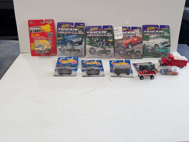matchbox,-hot-wheels,-and-johnny-lightening-nib-toys,-die-cast-metal,-1/64-scale-image-1