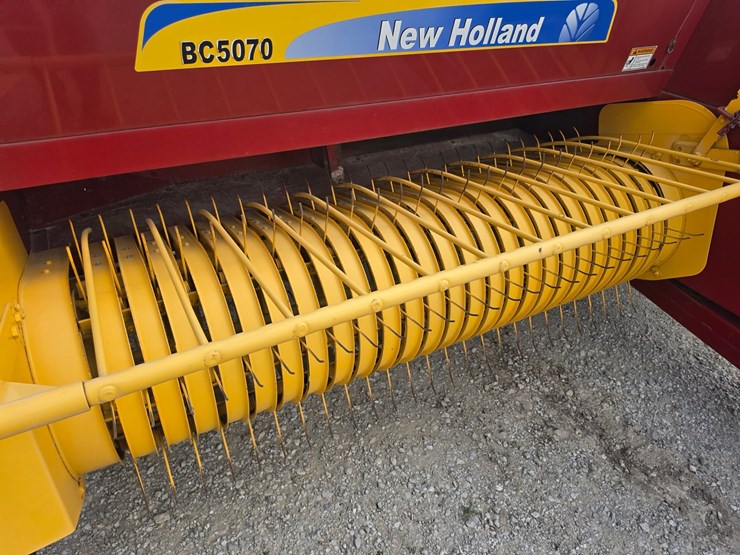 2016-new-holland-bc5070-image-3