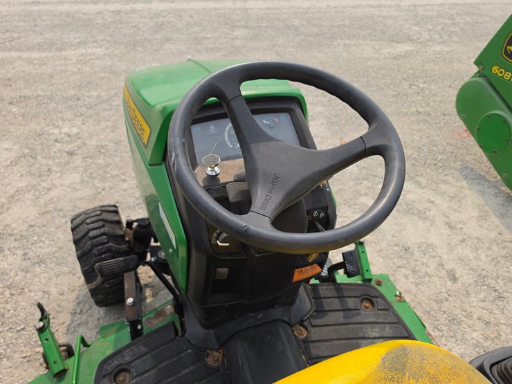 2015-john-deere-1025r-image-9