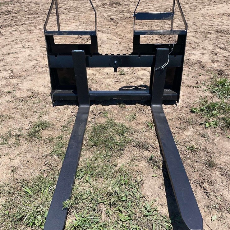 AGROTK Skid Steer Pallet Forks.