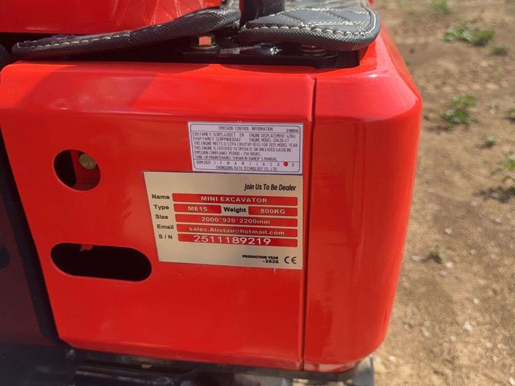 me15-mini-excavator-image-3