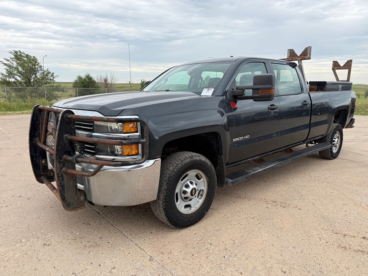 2018-chevrolet-silverado-2500hd-image-2