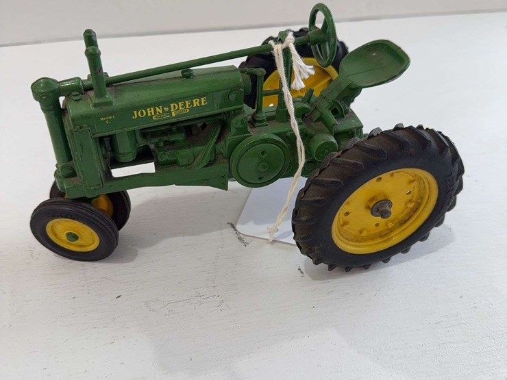 ertl-john-deere-model-g-tractor,-die-cast-metal,-1/16-scale-image-1