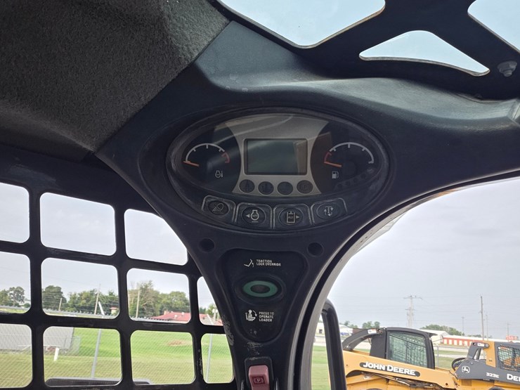 2021-bobcat-t740-image-11